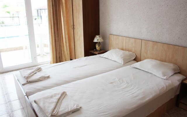 Family Hotel Santorini Свети Влас комната для гостей