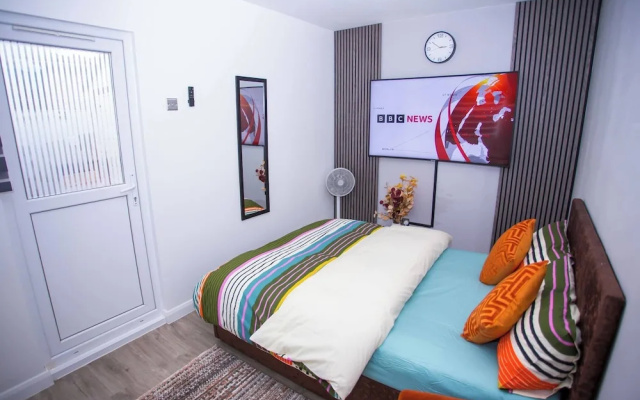 Modern 1 Bedroom Apartment in Quiet Tilbury Town