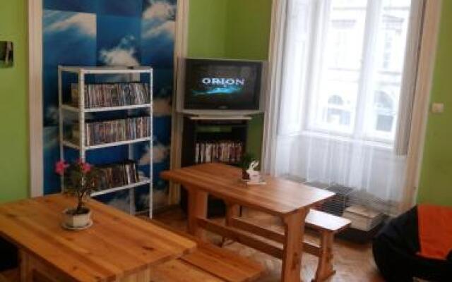 Отель White Rabbit Hostel Венгрия, Будапешт - отзывы, цены и фото номеров - забронировать отель White Rabbit Hostel онлайн