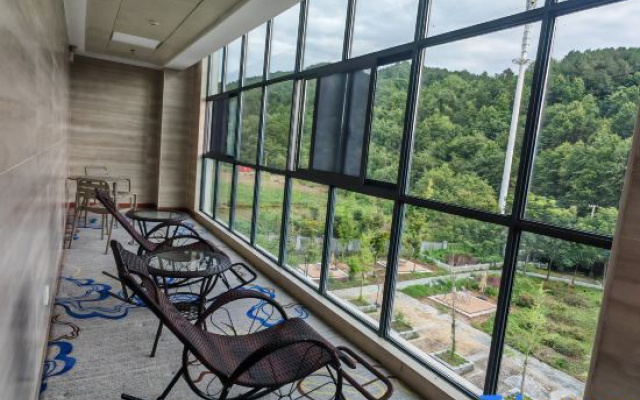Herun Traditional Chinese Medicine Health Theme Hotel