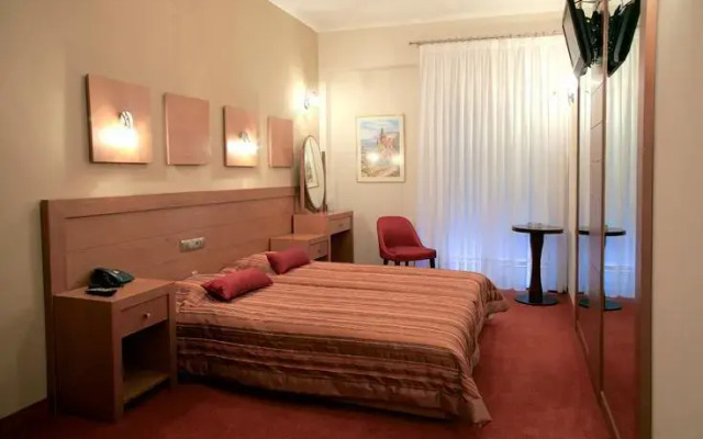Iro Hotel