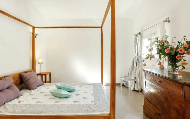 Cozy Holiday Home in Grimaud with Beach Near