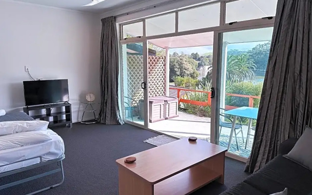 Haruru Falls Resort