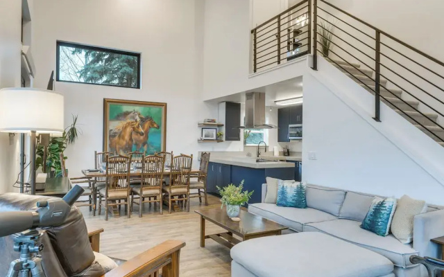 Mountain-view Home Near Hiking in Alpine!