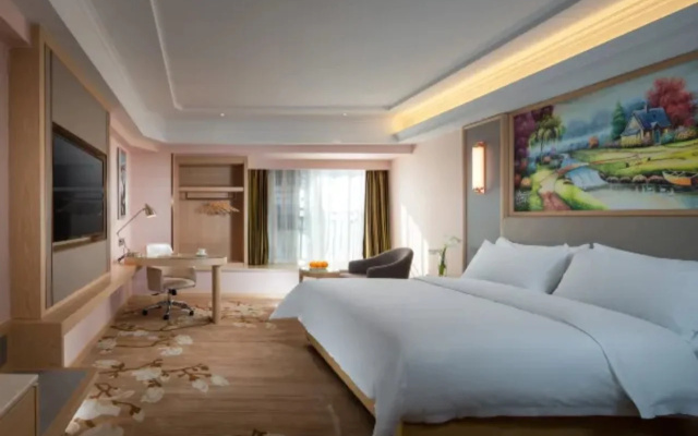 Vienna Hotel (Kunming Municipal Government Chunrong Street Subway Station)