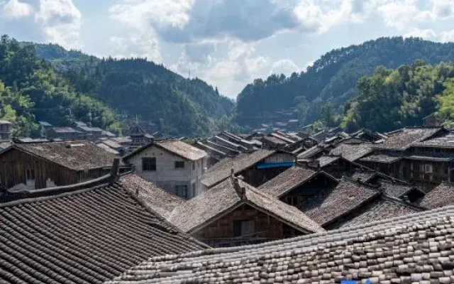 Linyun Mountain Residence (Zhaoxing Dong Village Scenic Area)