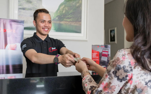 RedDoorz Plus @ Tran Hung Dao Street 2