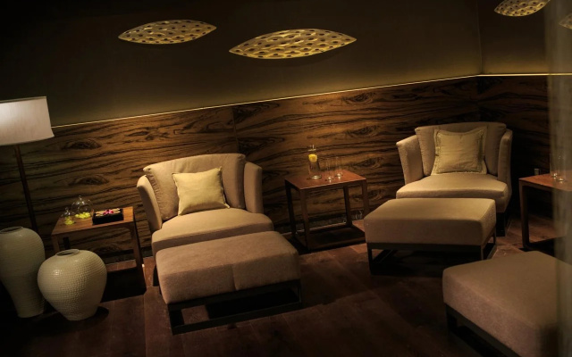 Отель Renaissance Beijing Wangfujing Hotel