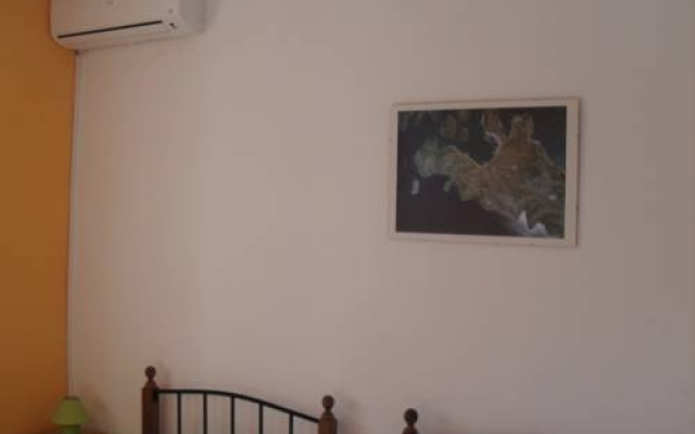 Basil Apartments And Rooms