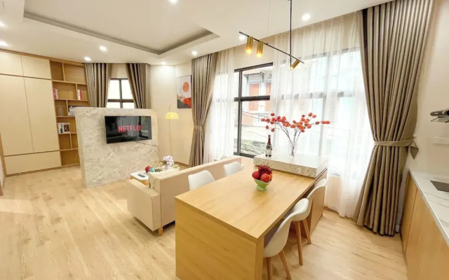 Amazing Housing Lac Long Quan