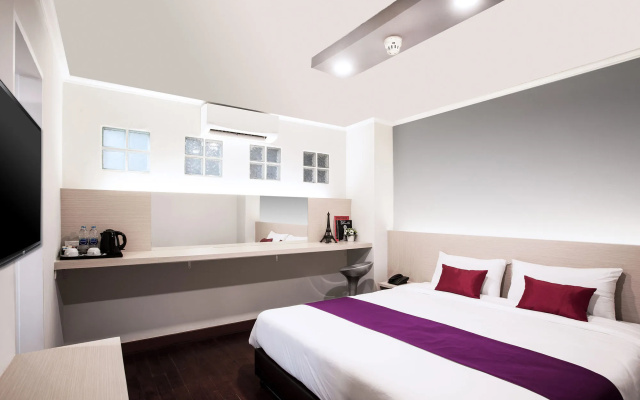 Collection O The Step Sathorn