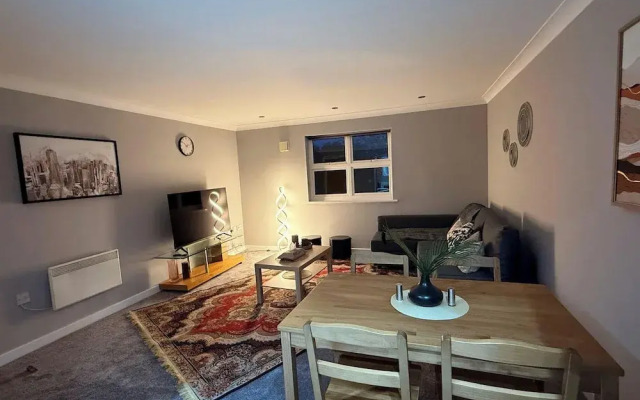 Quaint Bracknell Apartment With Two Bedrooms