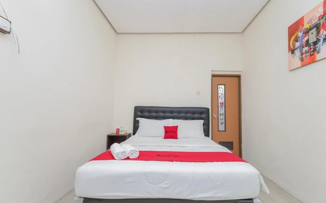 RedDoorz at WR Supratman Batu