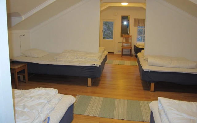 Spacious Holiday Home for 8