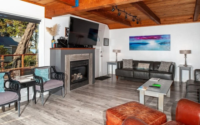 Heron 3 Br home by RedAwning