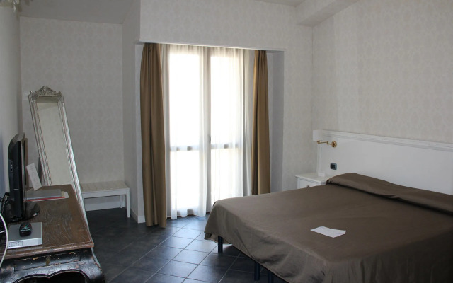 Marina Holiday Hotel & Spa