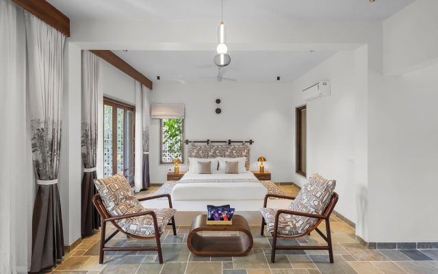 Still River Suites with Heated Pool, Jacuzzi by ELIVAAS