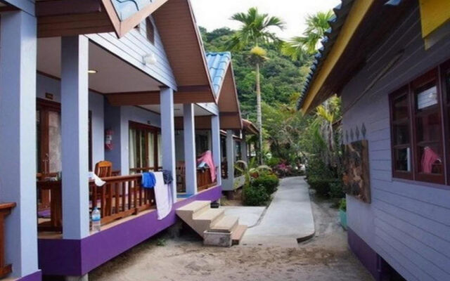 Отель Sang Aroon Bungalow вид на фасад