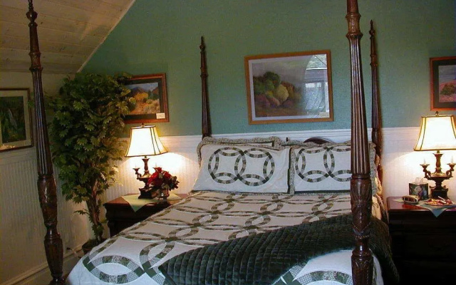Monroe Inn