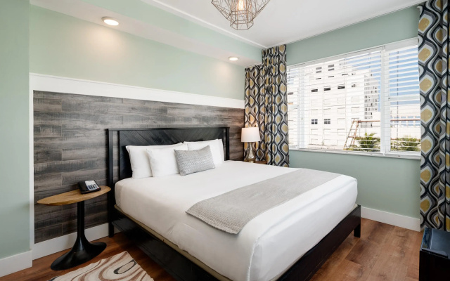 Catalina Hotel & Beach Club
