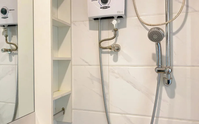 Warm And Homey Studio At Sky House Alam Sutera Apartment