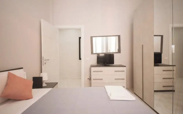 Rome Flat 42 by Ghor