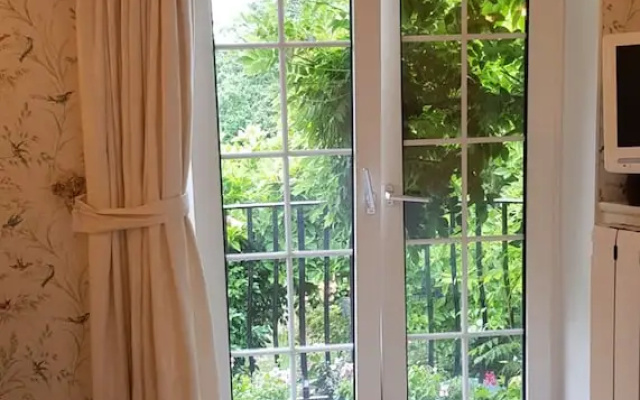 Holly House Bed & Breakfast