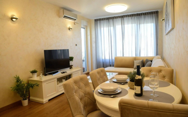 Tesla 70 Apartment