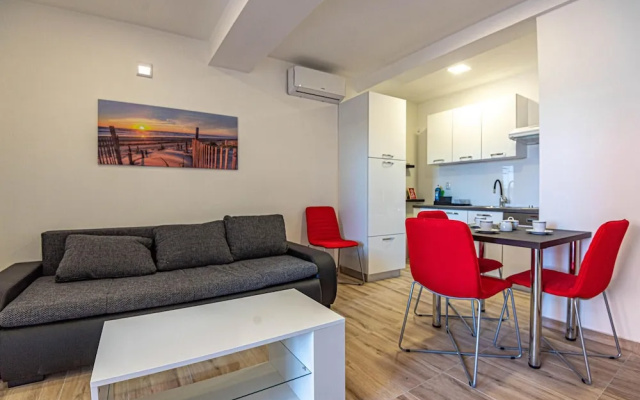 Nice Apartment in Brodarica With Wifi and 1 Bedrooms