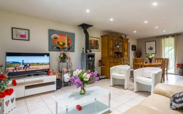 Comfy Holiday Home In Espère With Private Pool