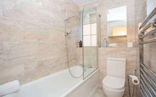 Sunny Flat in Islington