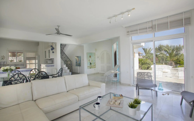 Mazeri in Protaras With 5 Bedrooms and 4 Bathrooms