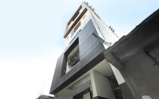 OYO 62820 Hotel Sanfot