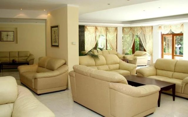 Oasis Park Hotel