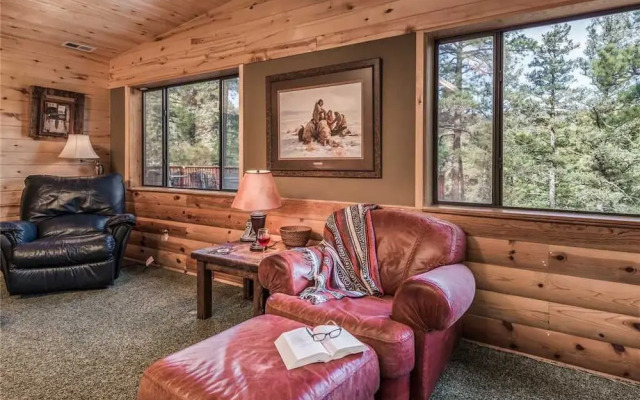 Buffalo Lodge - Seven Bedroom Cabin with Hot Tub