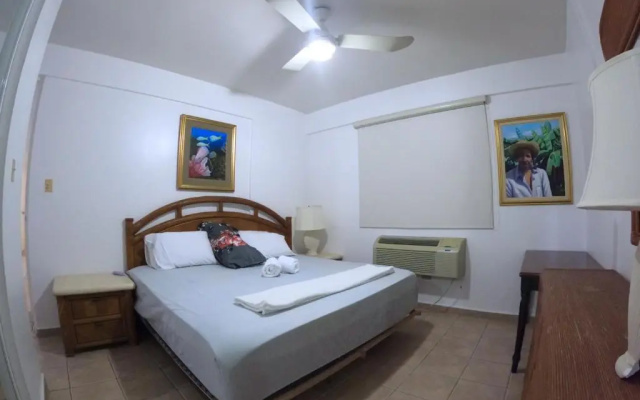 In Joyuda Beach, Apartment with Pool & Basketball Court