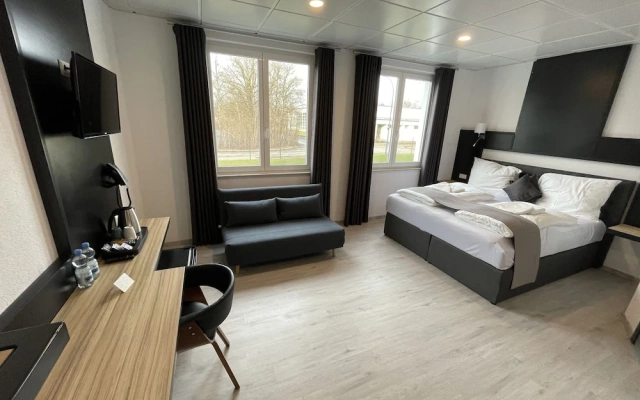 Yebs Hotel