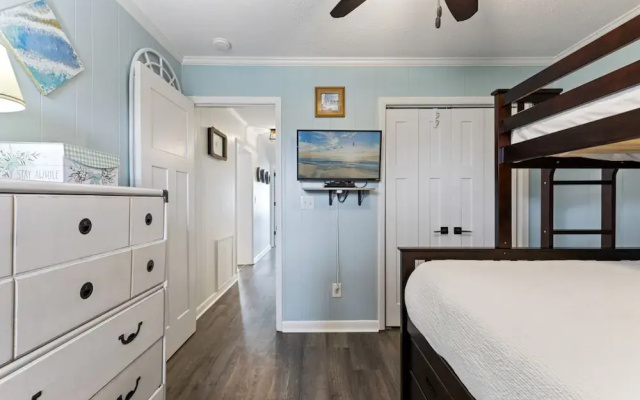 Ocean Pier Beach-view Condos