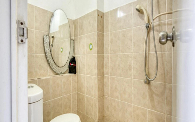 RedDoorz Apartment @ Green Bay Pluit