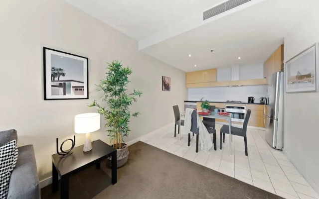 Stylish QV 2BR City Stay & Views