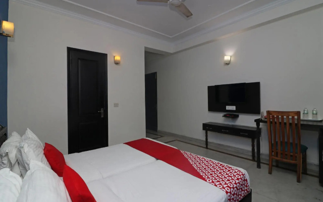 Golden Cafe by OYO Rooms