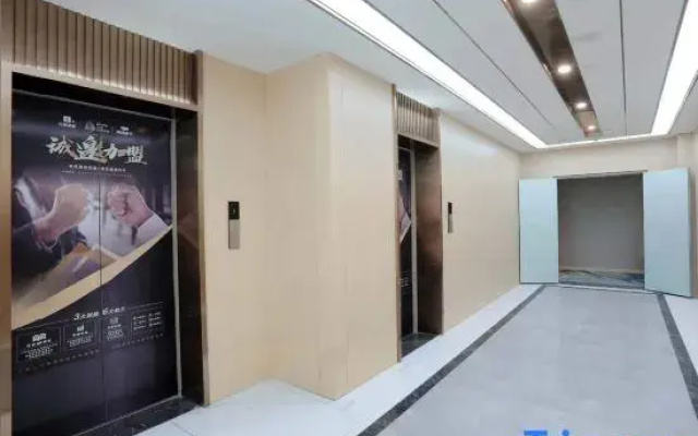 Elong R.YUN Hotel (Fuyang Wanda Plaza Municipal People's Hospital)