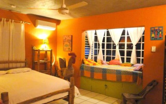 Отель Oceanfront One Bedroom Apartment Ямайка, Очо-Риос - отзывы, цены и фото номеров - забронировать отель Oceanfront One Bedroom Apartment онлайн комната для гостей
