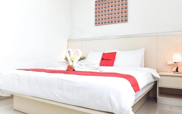 RedDoorz Plus Near Trans Studio Mall