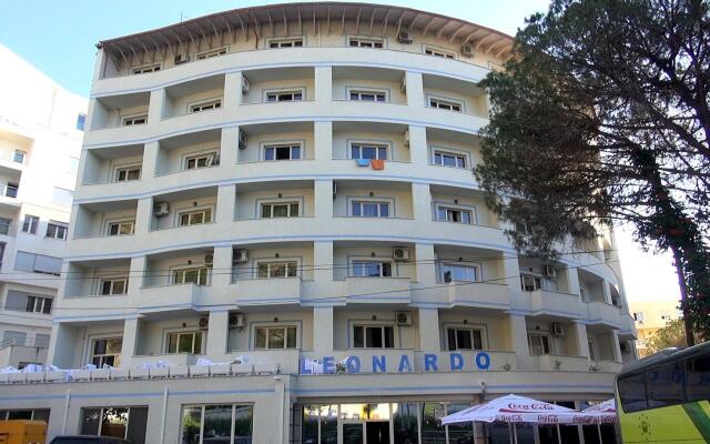 Hotel Leonardo вид на фасад