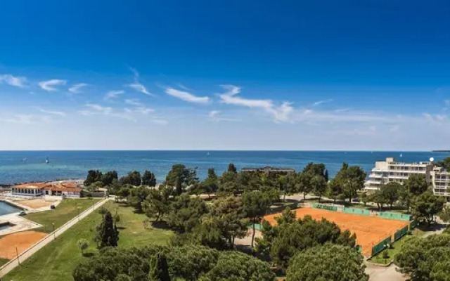 Отель Guest House Adriatic Plava Laguna Хорватия, Умаг - отзывы, цены и фото номеров - забронировать отель Guest House Adriatic Plava Laguna онлайн пляж