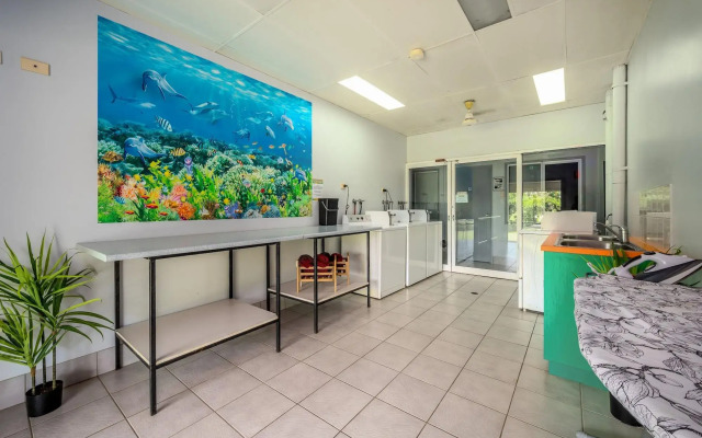 Tropical Lodge