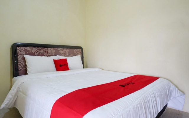 RedDoorz near Lippo Plaza Buton