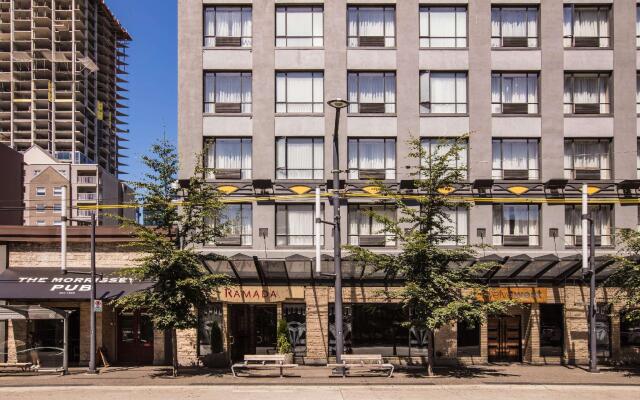 Отель Ramada by Wyndham Vancouver Downtown Канада, Ванкувер - отзывы, цены и фото номеров - забронировать отель Ramada by Wyndham Vancouver Downtown онлайн вид на фасад