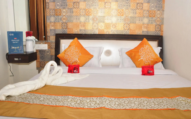 OYO 8766 Hotel Ds Regency